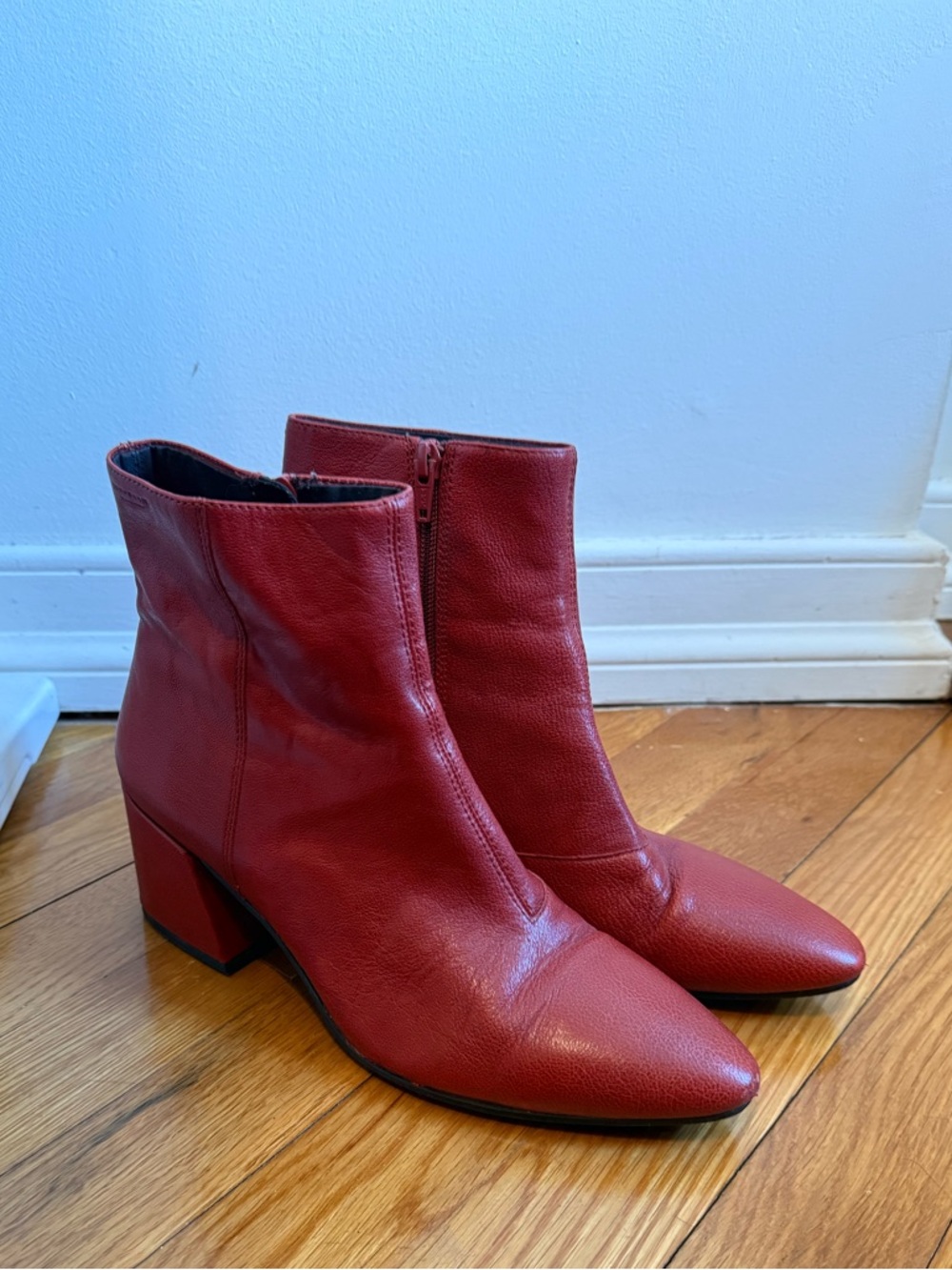 Vagabond Red Leather Pointed Toe Ankle Boots - Picture 2 of 6